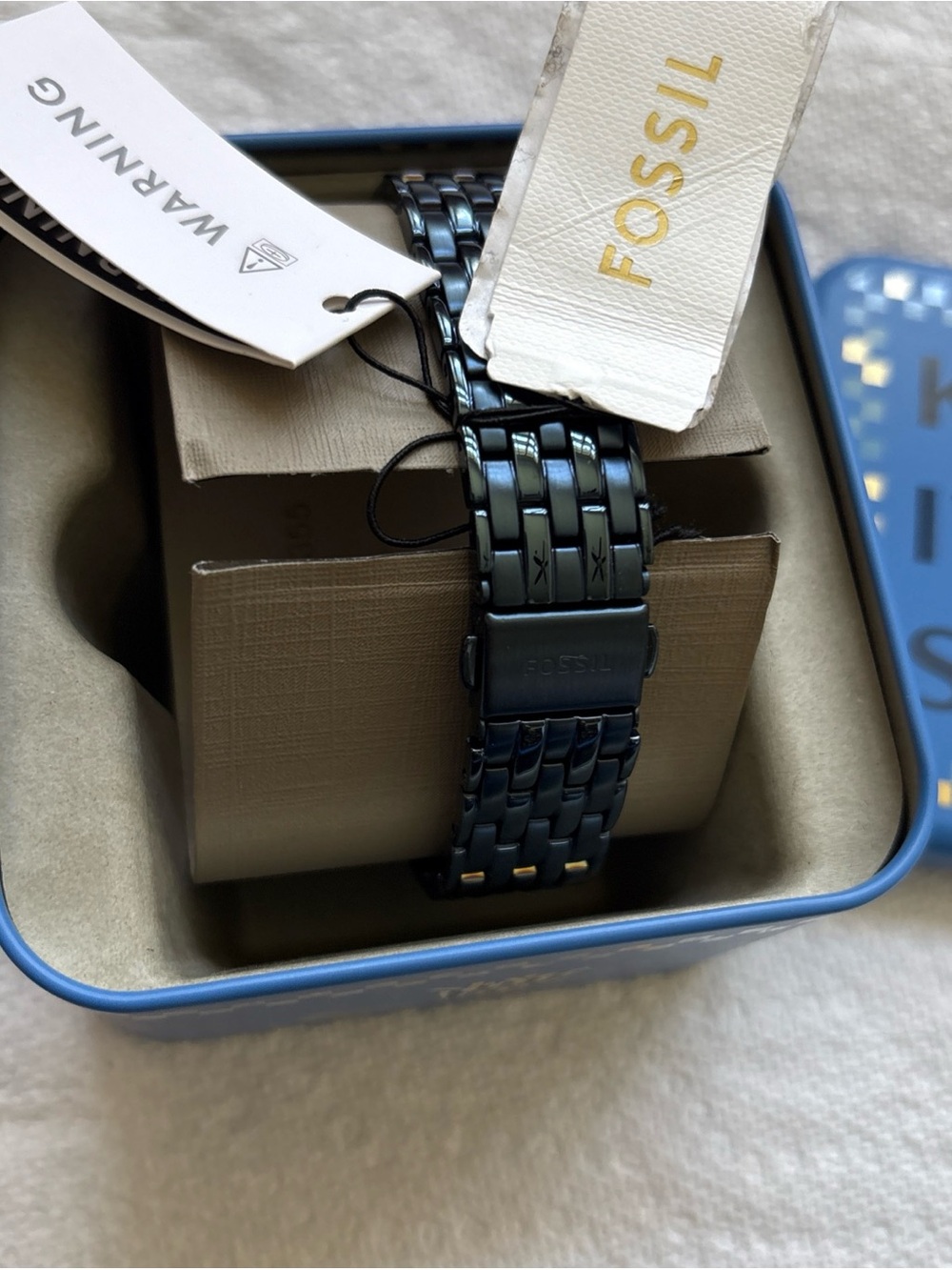 Fossil, this women's watch features:
Stainless steel bracelet and case
Navy dia - Picture 10 of 15